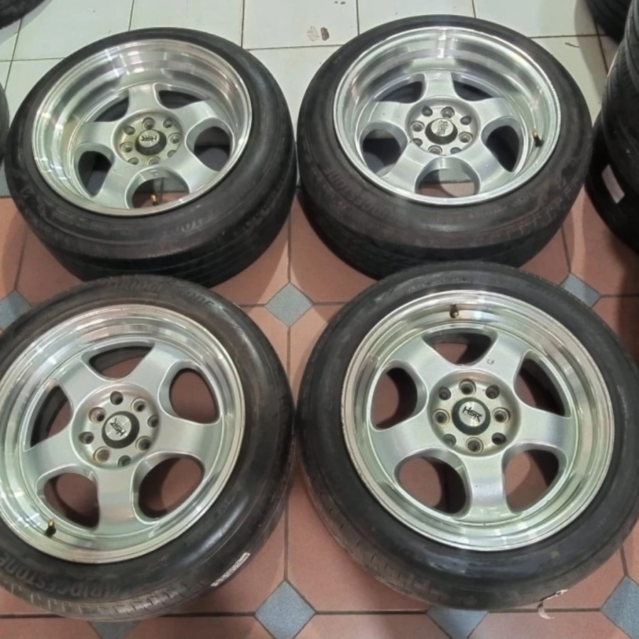 Velg Mobil Racing Bekas Ring 16 Lubang 4 BRISKET R16X7-8,5 8X100-114,3 ET25-30 BAN 195 50 R16