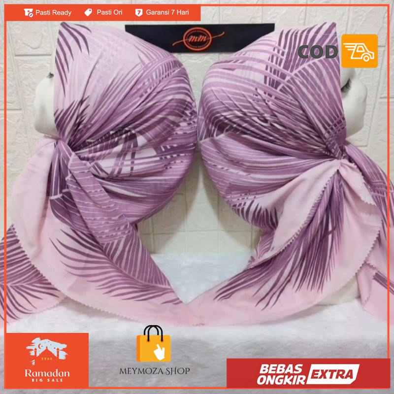 HIJAB SEGI EMPAT VOAL MOTIF DAUN PINK