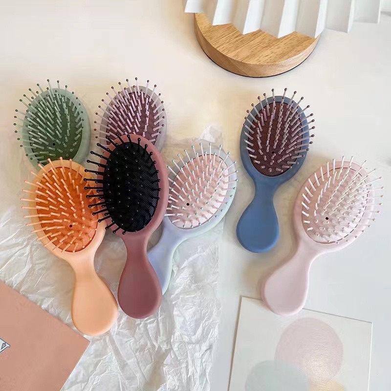 MMM Sisir Gagang Anak Karakter Bentuk Oval Anti Kusut Warna Pastel Bahan Silikon Murah