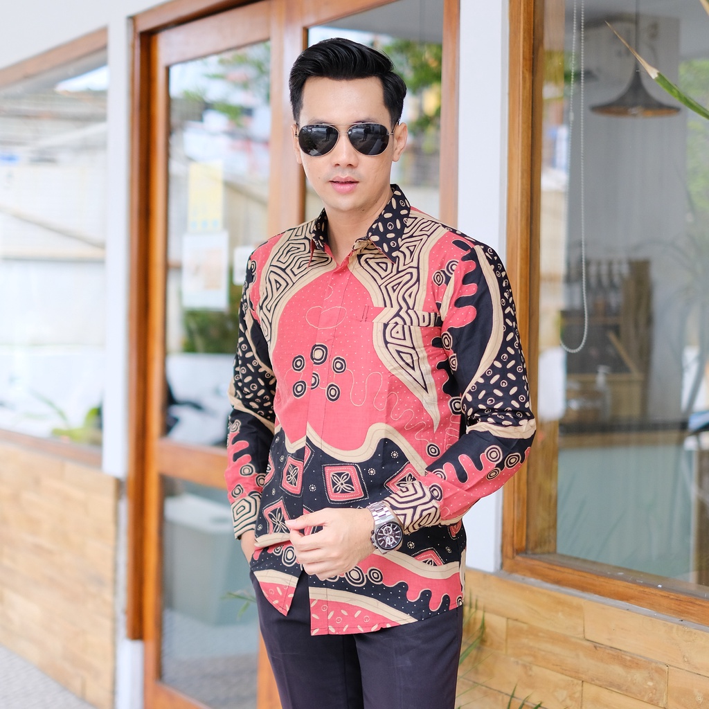 ARYA WIGUNA MERAH KEMEJA PRIA BATIK ATASAN PRIA BAJU BATIK LENGAN PANJANG LAPIS FURING KATUN PREMIUM