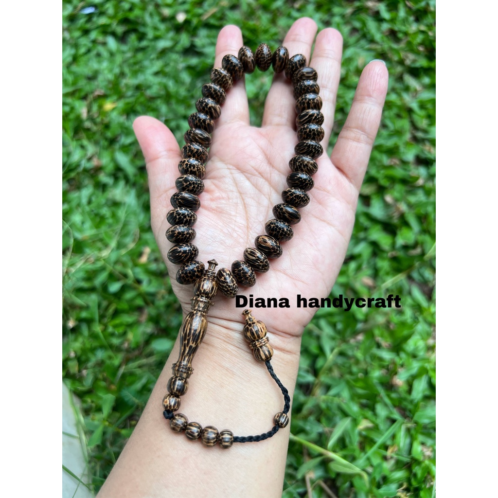 Tasbih Kayu Liwung model oval / Gelang Kayu Liwung Model pipih