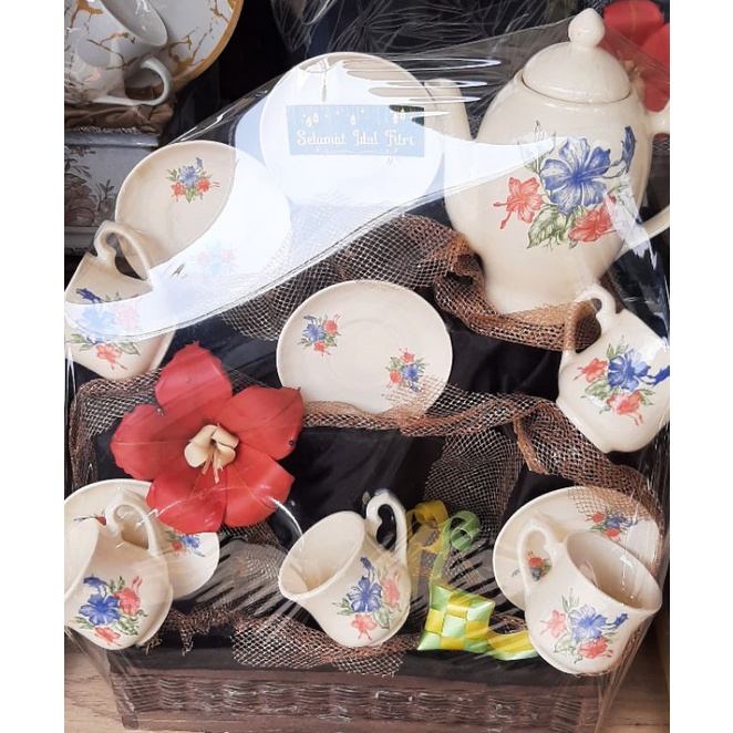 

parcel lebaran keramik B