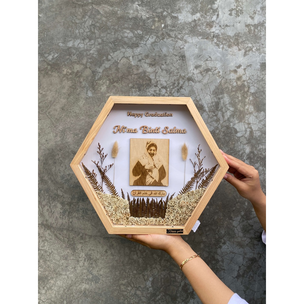 Custom Kado - Wedding Gift - Kado Pernikahan Bingkai - Kado Ulang Tahun - Hadiah Pernikahan - Kado Rustic Ukir Kayu  - Custom  Ukiran Foto