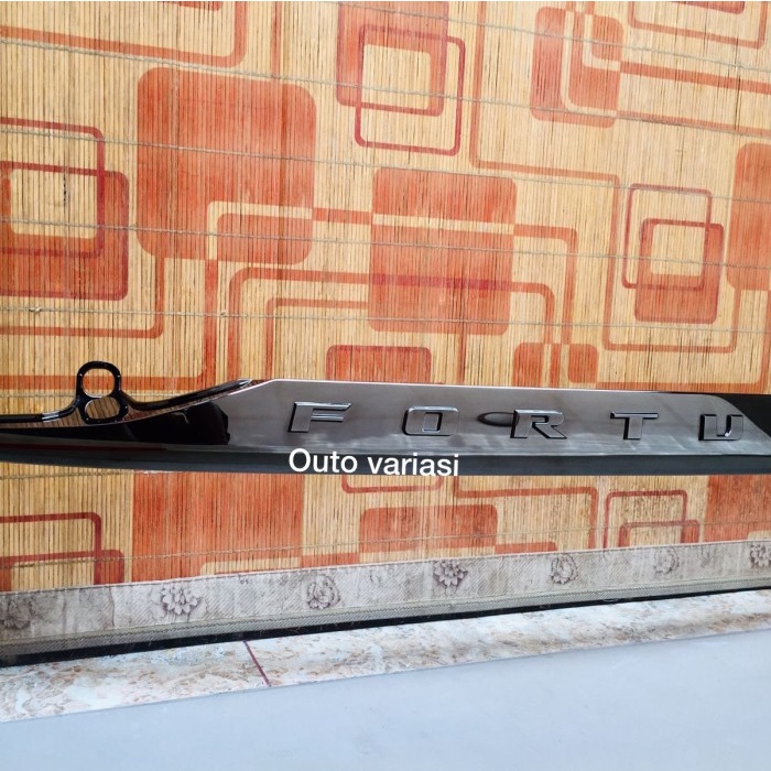 trunklid fortuner vrz black chrome original