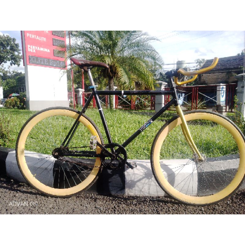 Sepeda fixie torpedo hitam