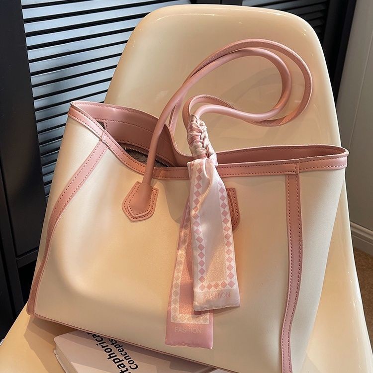 Sera tas berkapasitas besar wanita musim semi dan musim panas all-match 2023 tas bahu bertekstur high-end baru gaya eksplosif kelas tas jinjing perjalanan