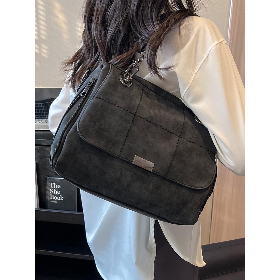 Sera tas populer wanita kapasitas besar tahun ini 2023 baru musim semi dan musim panas all-match frosted Messenger bag portable commuter tote bag