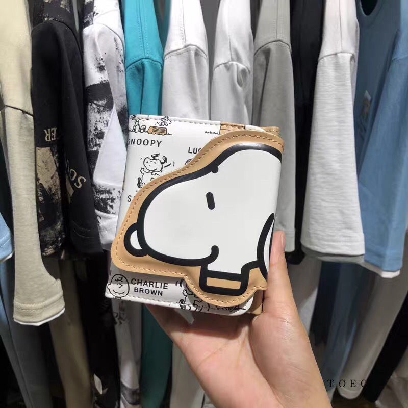 Sera ins gaya Jepang dan Korea lucu Snoopy dompet pendek multi-fungsi tombol jepret tiga kali lipat PU kartu tas wanita dompet koin