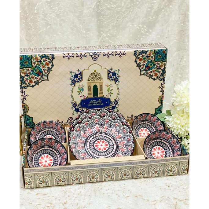 

Ramadhan Gift Box Aria Bowl & Plate Ceramik Hamper Parsel | Code Br Haditunggal07