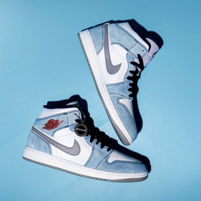 Air Jordan 1 Mid French Blue