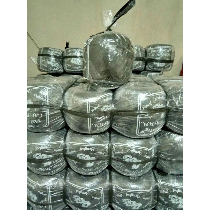 

HOT SALE Tali Plastik Hitam 1 ball isi 15 biji-Tali Rafia Hitam 700gram ( 7ons)