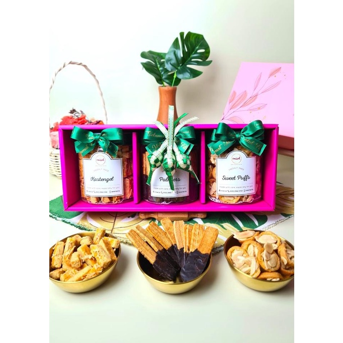 

Hampers Parcel MISOL cookies Kue Kering isi 3 Toples