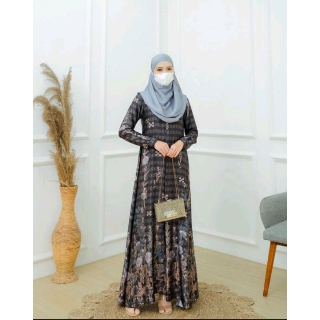 Arsyila Dress by Evolvere x Elmiza warna Charcoal M