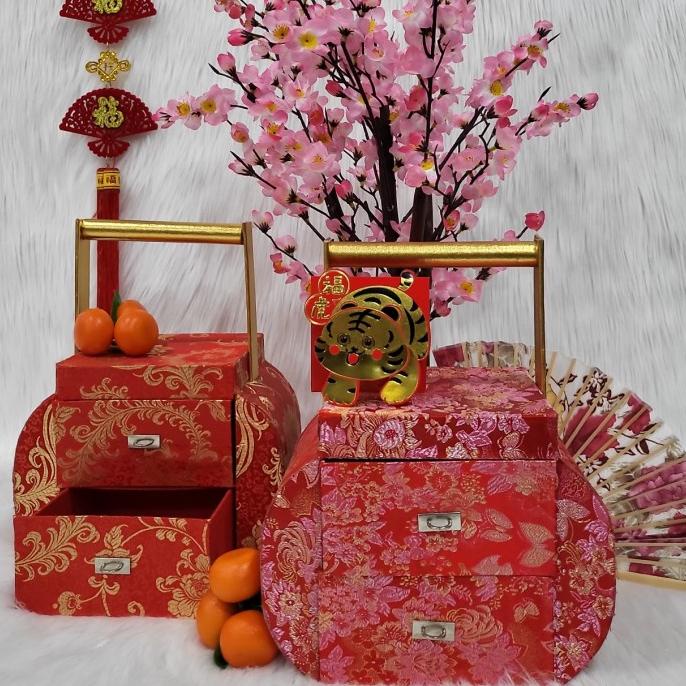 

Hiasan box hampers imlek chinese new year parcel 5