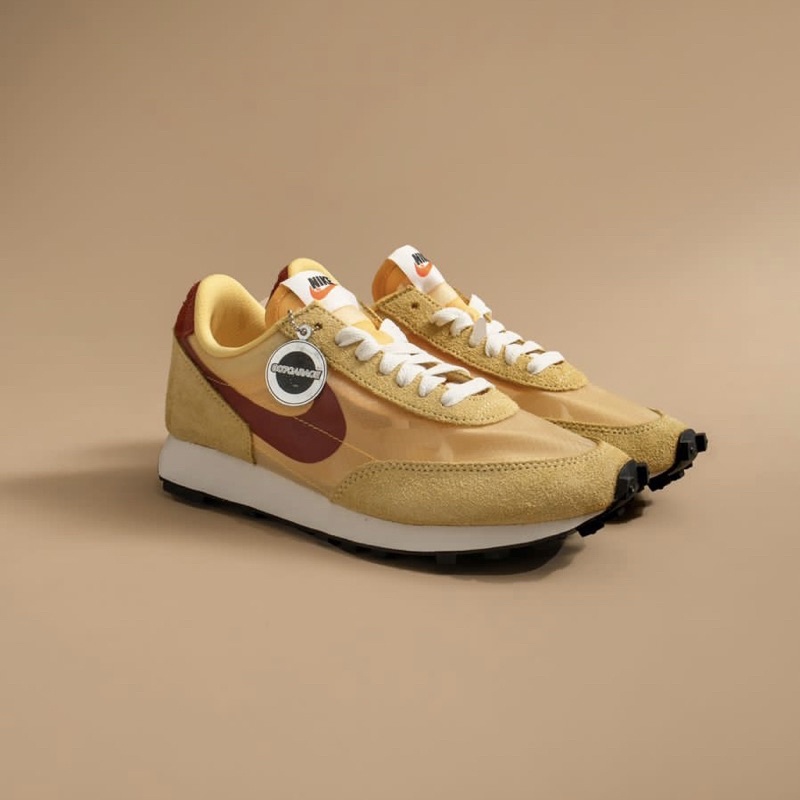 Daybreak Topaz Gold Cedar