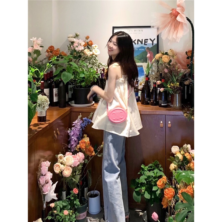 Red Seaside holiday tube top vest wanita mengenakan desain kaos boneka musim panas rasa luar memakai atasan selempang kecil Prancis yang manis dan pedas