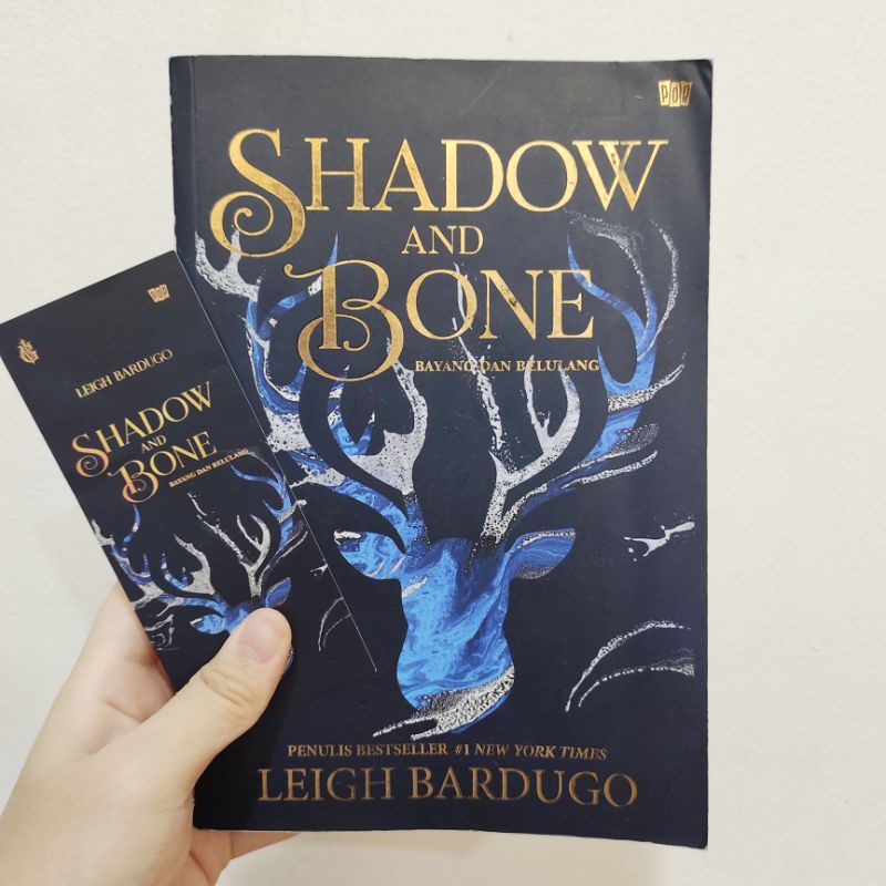 Shadow and Bone by Leigh Bardugo Preloved (Book 1 in the Shadow and Bone Trilogy)