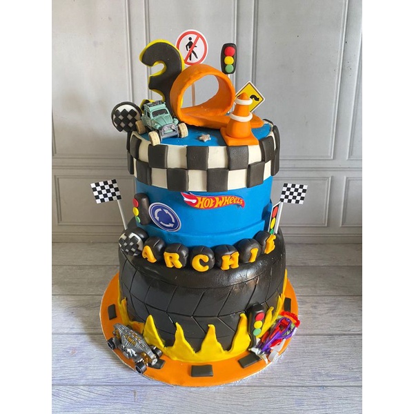 

CUSTOM cake/kue ulang tahun fondan tingkat uk 22/15 cm