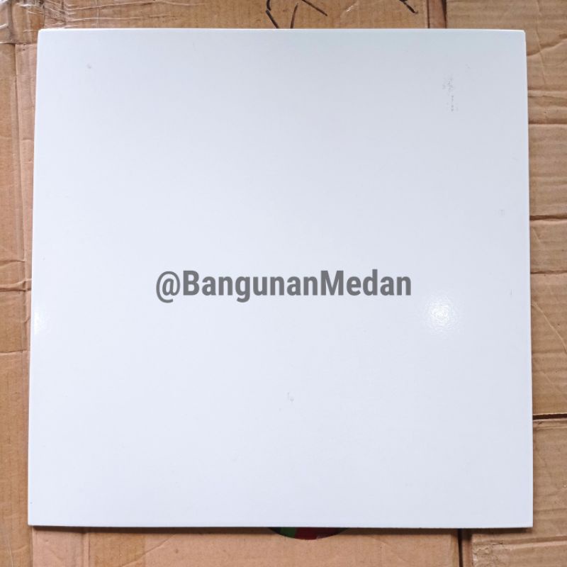 40X40 KERAMIK LANTAI WARNA SUPER PUTIH KILAT KW1 GARUDA GLOSSY
