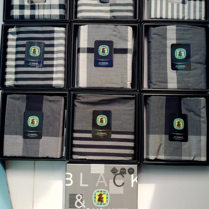 sarung gajah duduk black white