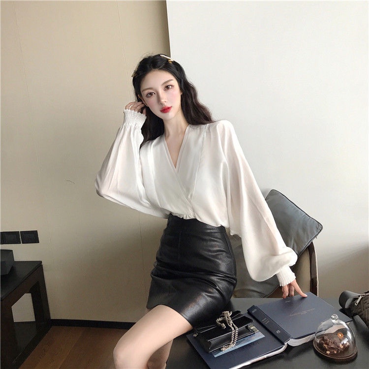 Red 2020 Musim Panas Baru Gaya Hepburn V-Leher Desain Niche Top + Fashion Dua Potong Pinggang Tinggi Setengah Tubuh Tas Hip rok