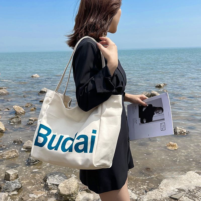 ₪♤❧Sera  Siswa Kasual Kapasitas Besar Tas Wanita Musim Gugur dan Musim Dingin 2022 Baru Fashion Huruf Kanvas Tas Gaya Korea Single bahu Tas Kain