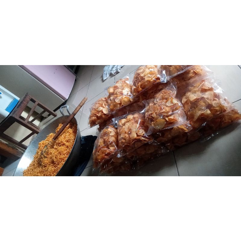 

Piscoklegit_ Keripik Kentang Balado 150 Gram Pedas Manis Tanpa Pengawet Homemade Enak Garing Renyah