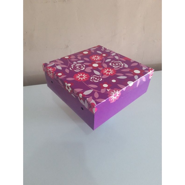 

KARDUS BOK NASI MOTIF TEBAL TINGGI MURAH UKURAN 22×22×8