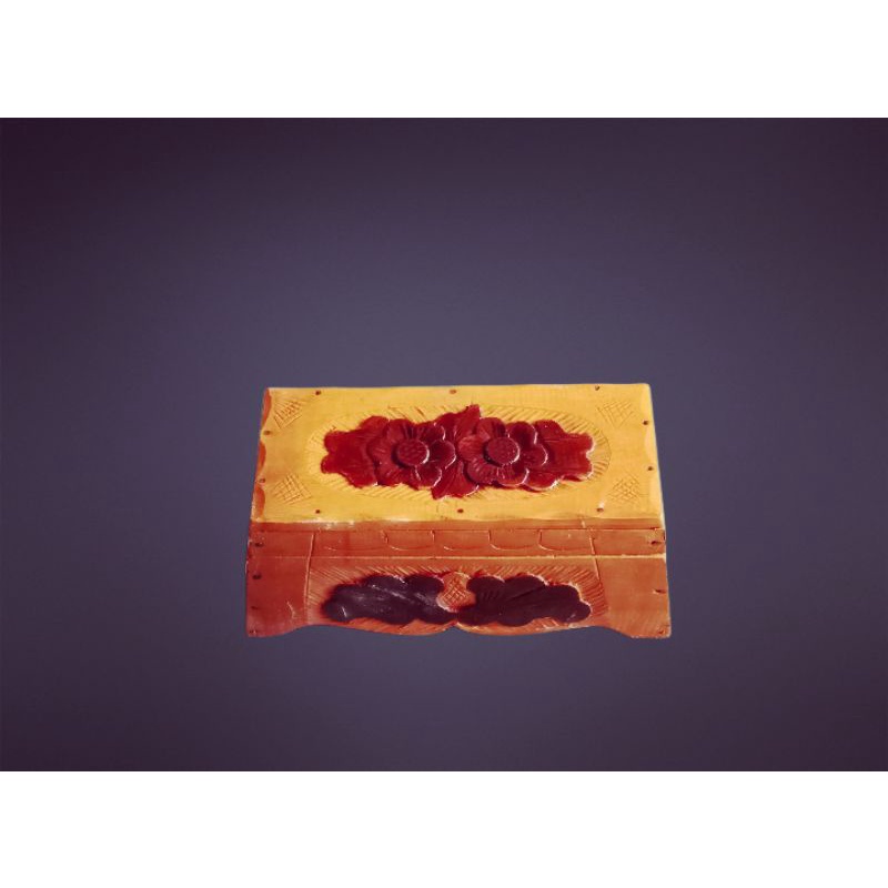 Tepak sirih ukiran kayu/balut emas