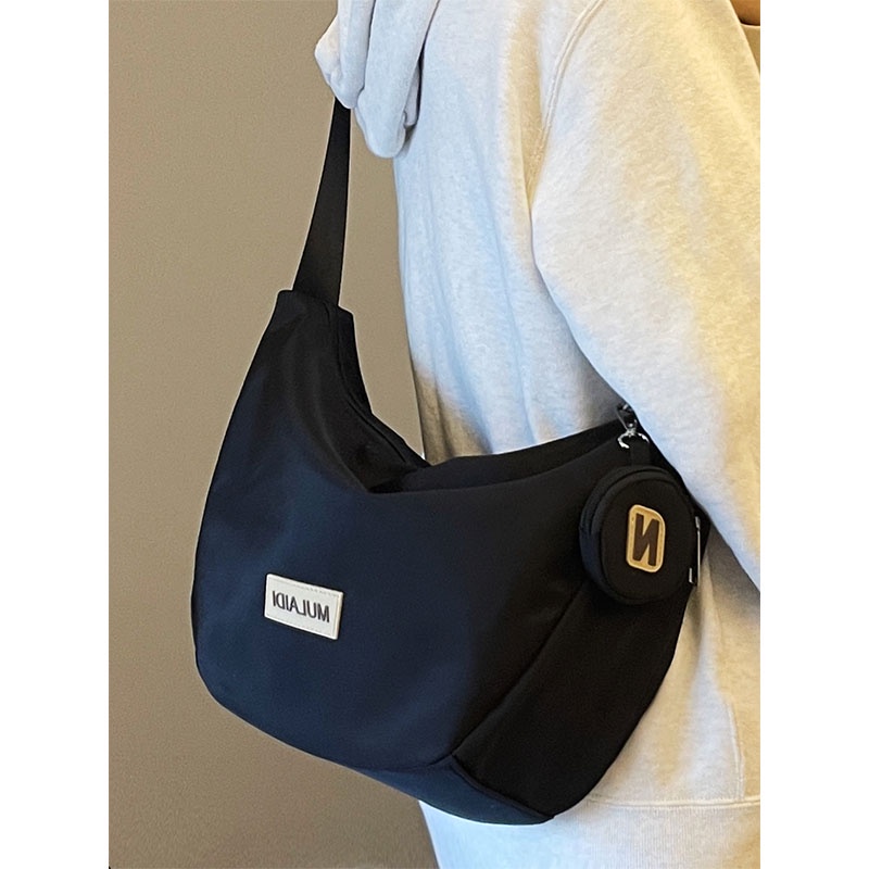 Red Tas Messenger Kapasitas Besar Wanita 2022 Baru Musim Gugur dan Musim Dingin All-Match Kasual Pangsit Tas Kanvas Tas Kelas Komuter tas Bahu