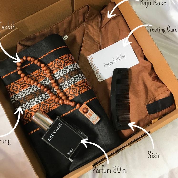 

Import Terlaris [B1126][COKLAT]KADO SARUNG DAN BAJU KOKO/KADO ULANG TAHUN/KADO COWOK/HADIAH ULANG TAHUN/KADO PACAR/KADO ANNIVERSARY/KADO PERNIKAHAN/KADOWEDDING/HADIAH COWOK/GIFT BOX COWOK/HAMPERS COWOK serbuuu !