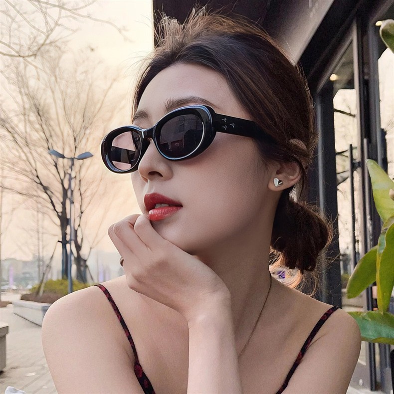 Kacamata Hitam Bingkai Kecil Retro Korea Untuk Wanita Pria Gaya Vintage Sunnies