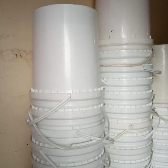 [NEW ARRIVAL ] Ember bekas cat 25kg putih polos (PLUS TUTUP) wadah ikan cupang [KODE 31]