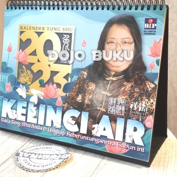

Buku Kalender Tong Shu 2023: Kelinci Air by Xiang Yi ---NEW READY---