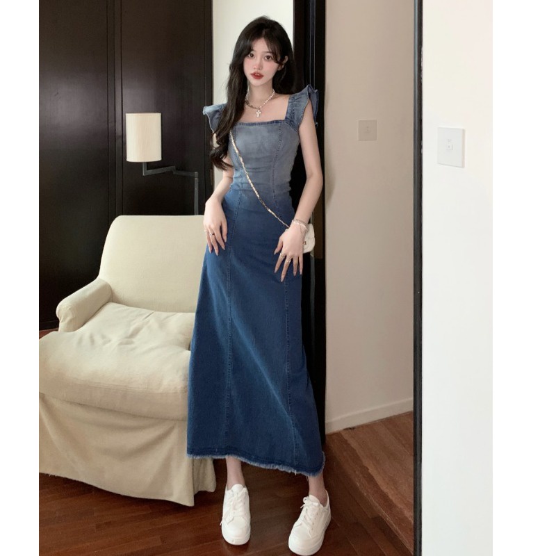 Red 2023 Musim Panas Baru Kecil Denim Gradien Suspender Rok Panjang dengan Lengan Terbang Kecil dan Tepi Mentah Kamar Kerja Honey Dress Wanita