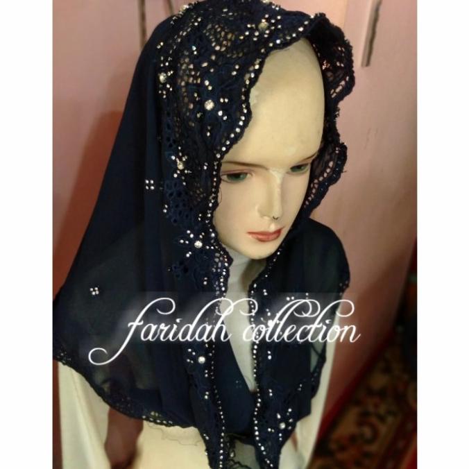 Kerudung Yenny Wahid Payet swarosky