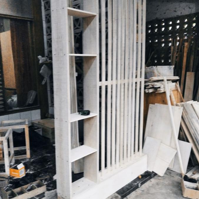 Partisi Pembatas Penyekat Ruangan Minimalis Kayu Modern Kantor