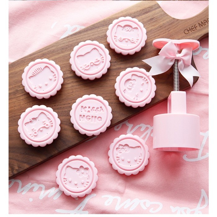 

Chefmade KT7049 - Moon Cake Mould 8pcs Hello Kitty / Cetakan Kue Bulan