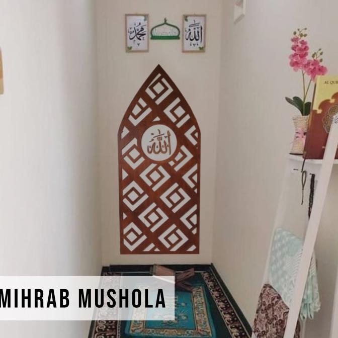 Hiasan dinding kayu kaligrafi mihrab mushola