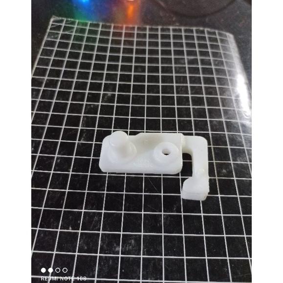 yang dicari] Engsel kulkas sharp 1 pintu