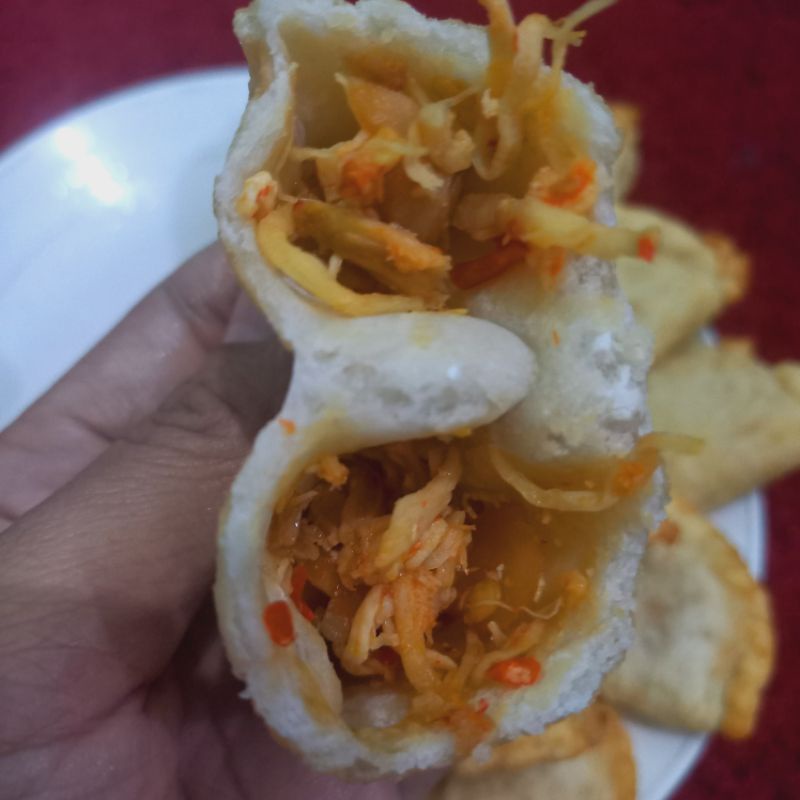 

Cireng isi ayam suwir pedes isi 10 pcs