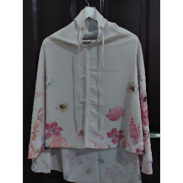 Preloved Bergo Vanilla Hijab