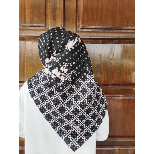 Jilbab Segi Empat AZARA