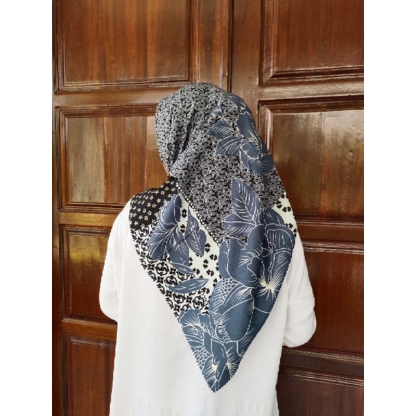 Jilbab Segi empat AZARA