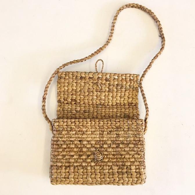 Tas Eceng Gondok Kode F, Tas Selempang Enceng Gondok, Tas Rotan Kotak  hen