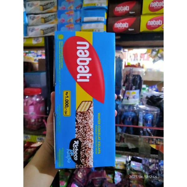 

Nabati Wafer Kelapa 1 Box isi 12