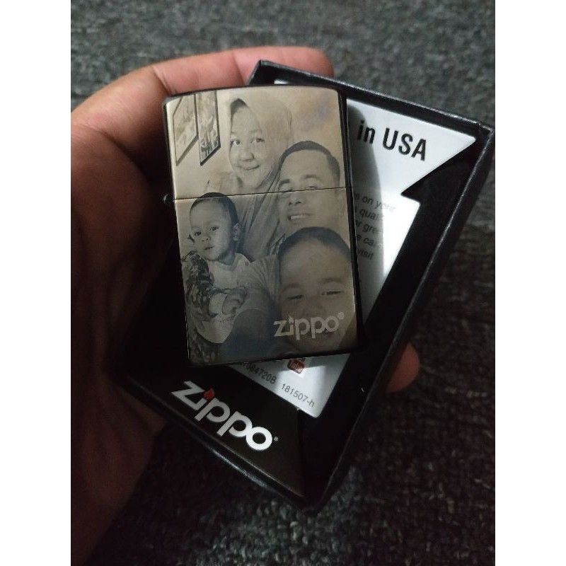 Korek Api Zippo Custom Grafir Logo Foto Print UV Souvenir Kado Koleksi Bahan Kuningan Kualitas Terbaik