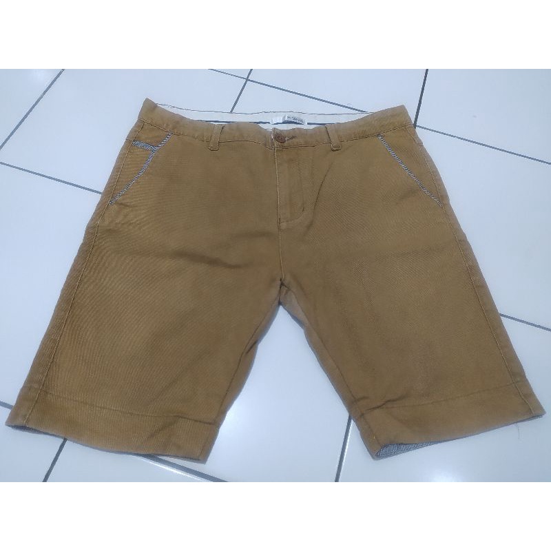 Preloved Celana Pendek GRAPHITE