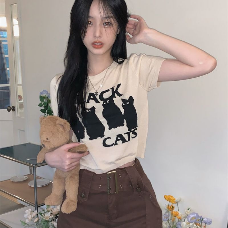 Red Manis gadis panas kucing bahu depan rajutan lengan pendek T-shirt wanita musim panas keinginan murni angin budidaya diri bagian pendek rasa desain niche top