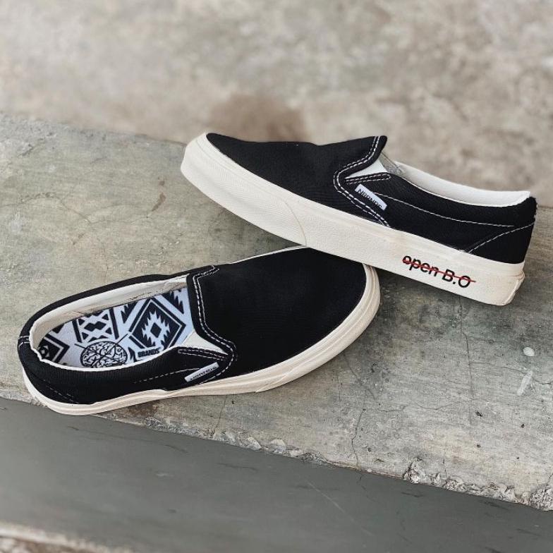 NOBRANDS FOOTWEAR / NO BRAND SLIP ON MASIH POLOS / NOBRAND MASIH POLOS / SEPATU LOKAL / SNEAKERS LOK
